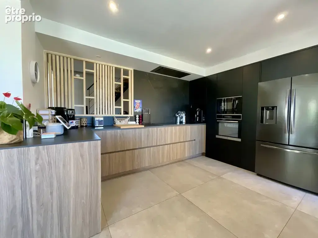 Villa de charme avec piscine, jardin paysager, double garage et prestations premium - photo 4