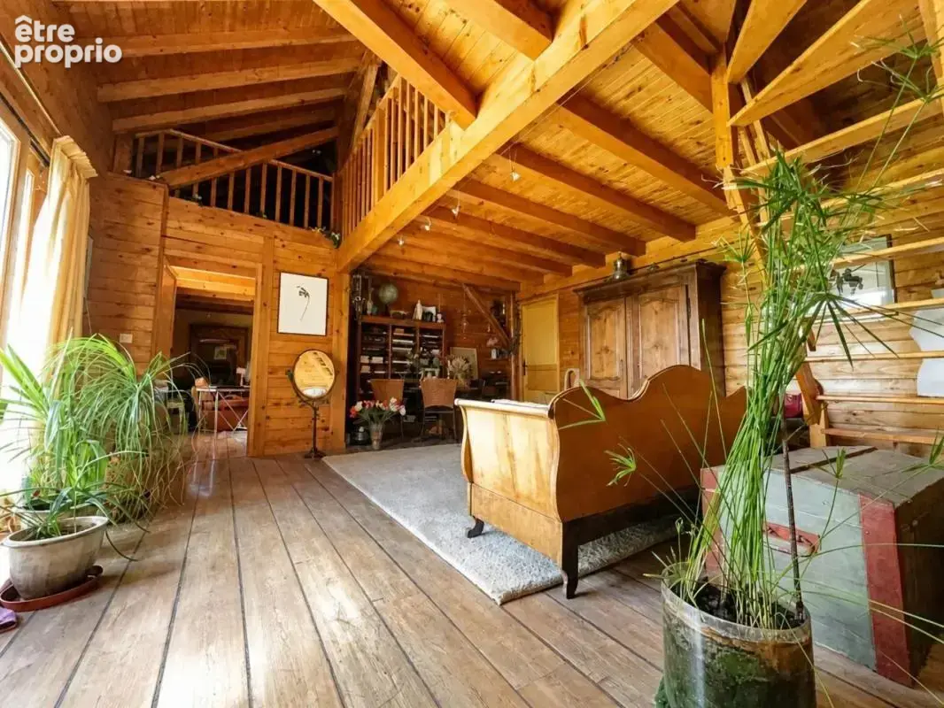 Maison mitoyenne de 168 m² avec dépendance de 180 m² - photo 8