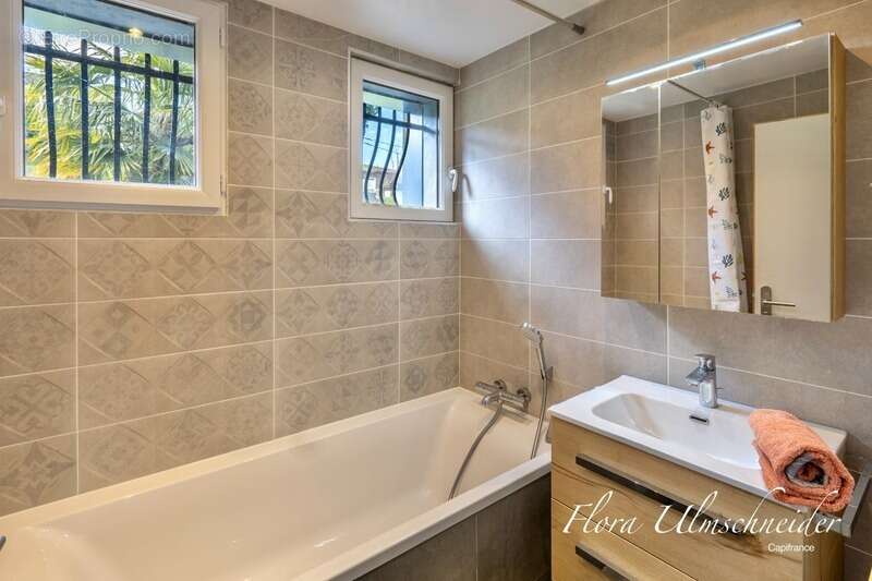 Propriété d'exception avec vue lac et Mont Blanc – 271 m² – DPE C – Ontex - 35 minutes de Chambéry, 40 minutes d’Aix-les-Bains,  - photo 19