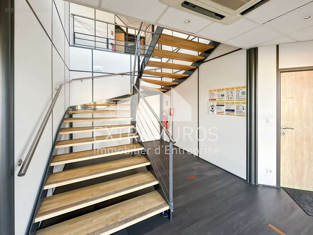 Commerce à VAUGNERAY