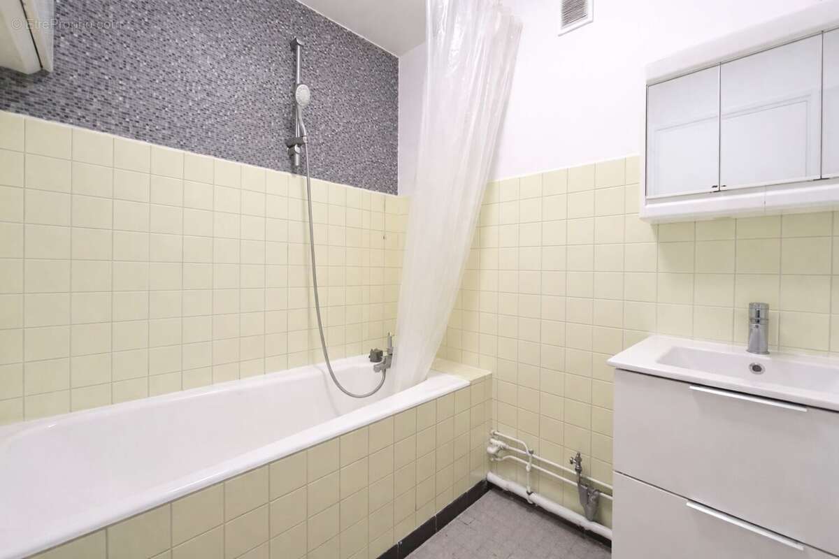 Salle de bains - Appartement à CLICHY