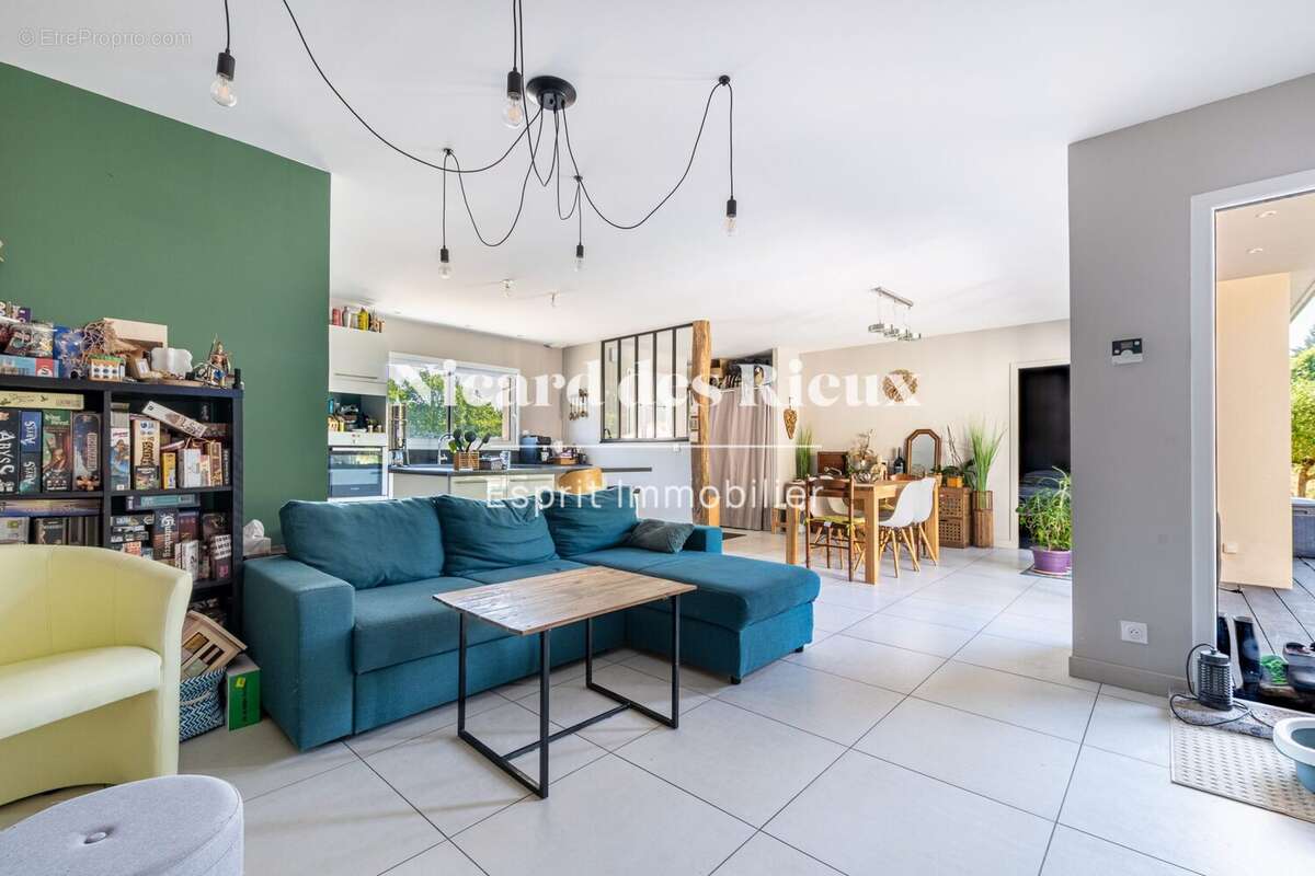 séjour face - Maison à COMPREIGNAC