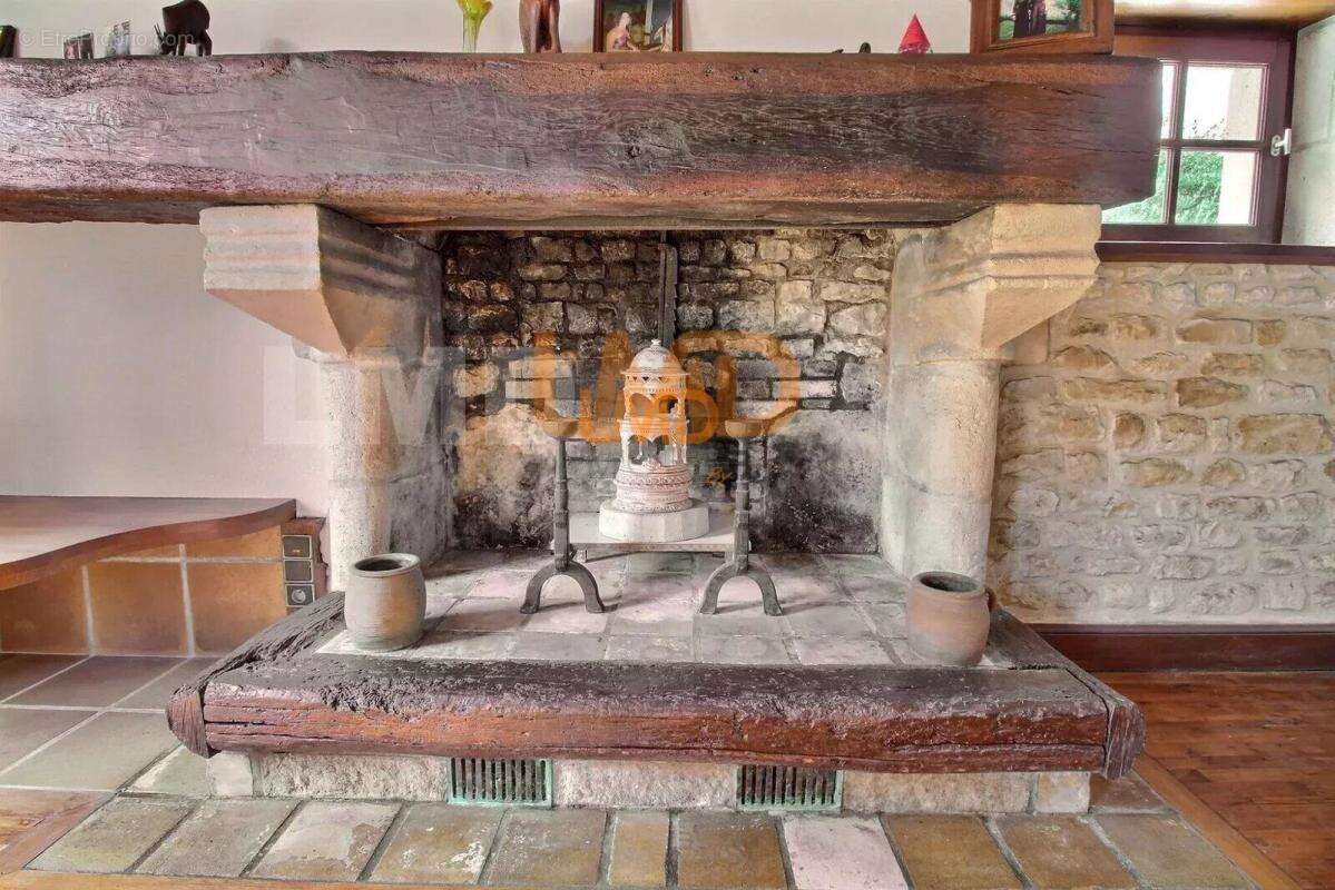 Maison à SAINT-MARTIN-DE-JUILLERS