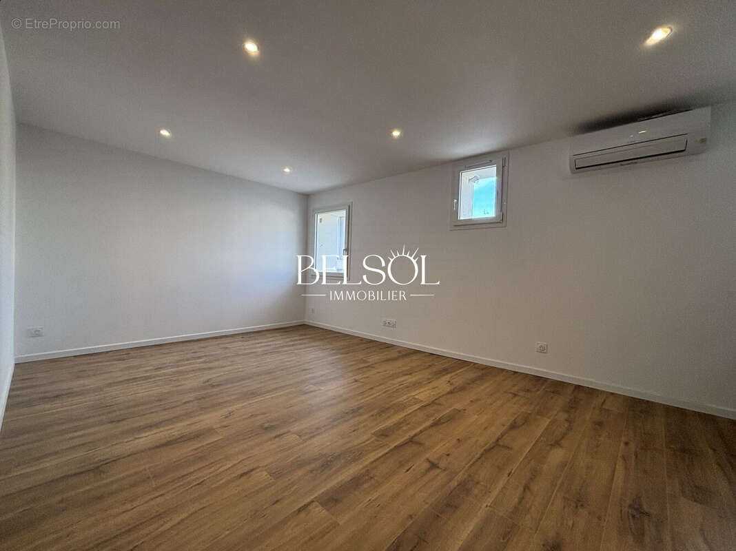 Salon - Appartement à VILLENEUVE-DE-LA-RAHO