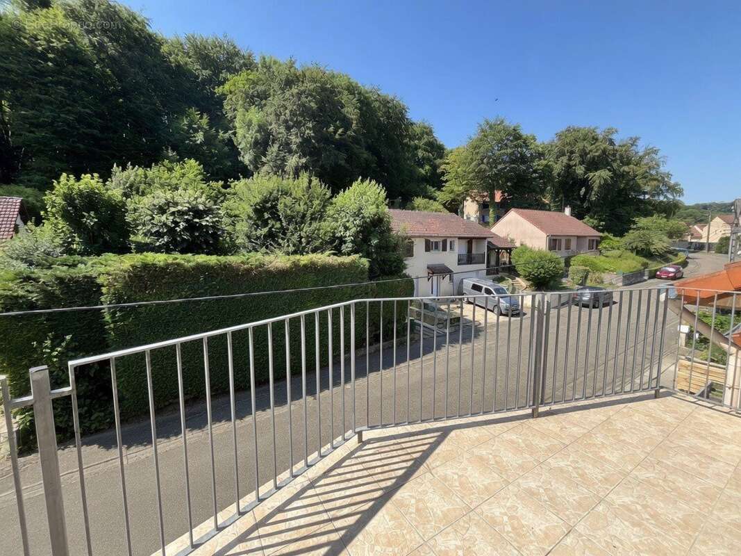Appartement à ARS-SUR-MOSELLE