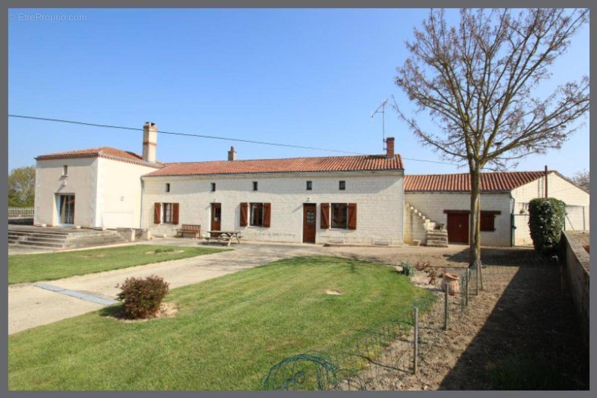 Maison à DOUE-LA-FONTAINE