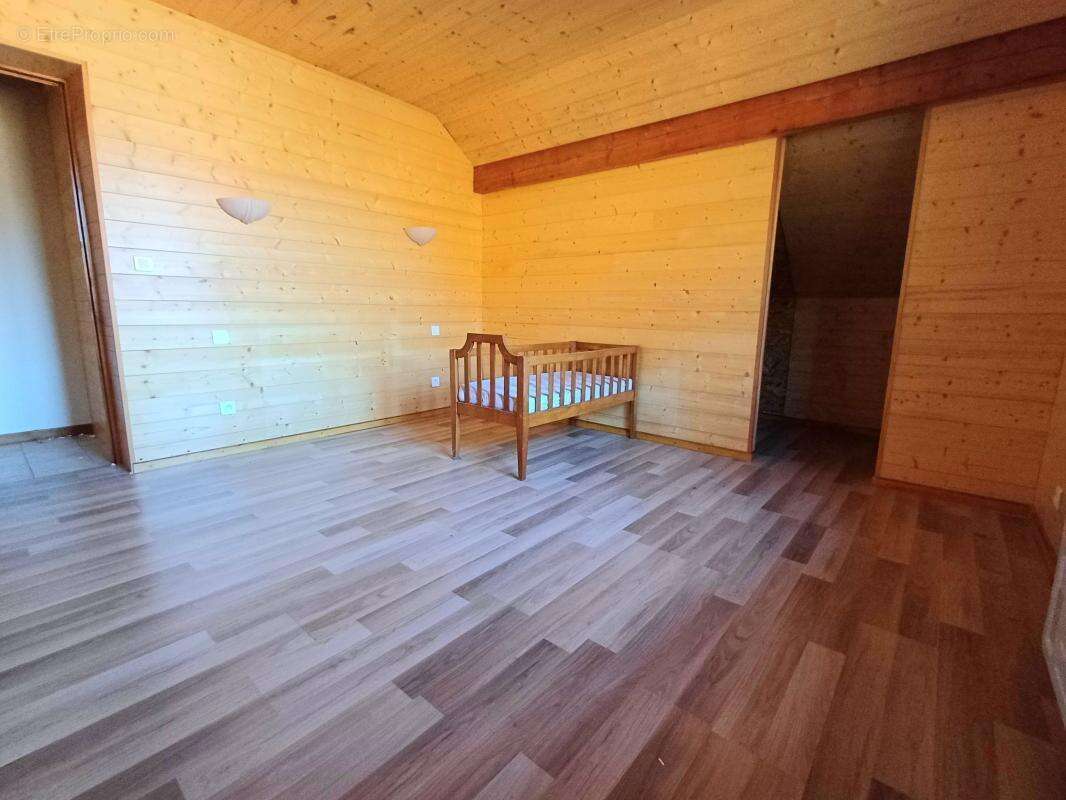 Appartement À Vendre - 80m² - Saint-Pierre d'Entremont - photo 9