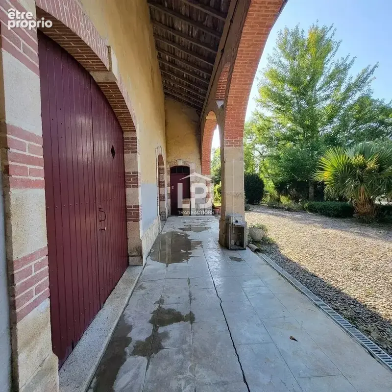 Maison de village avec dépendances comprenant 2 studios et 1 appartement indépendant – possibilités d’aménagement diverses, sur  - photo 4