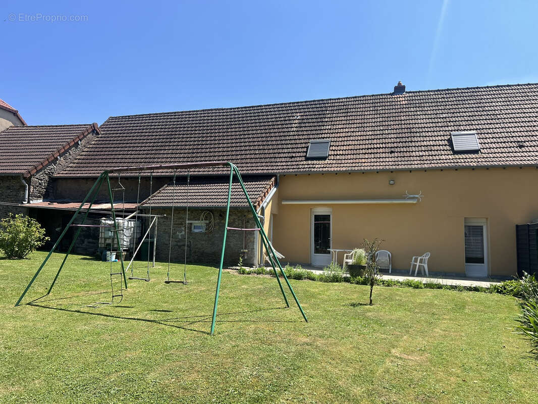 Maison à VENDENESSE-LES-CHAROLLES