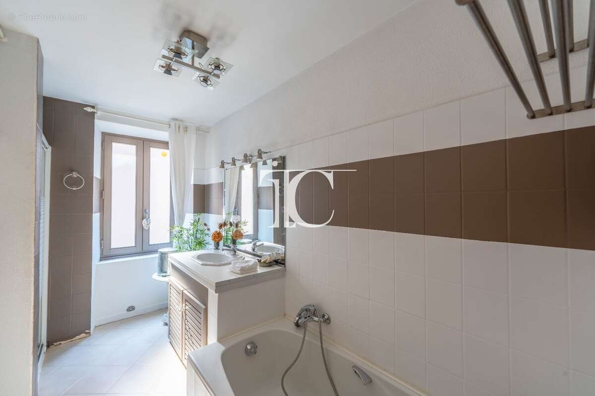 Maison à LABLACHERE