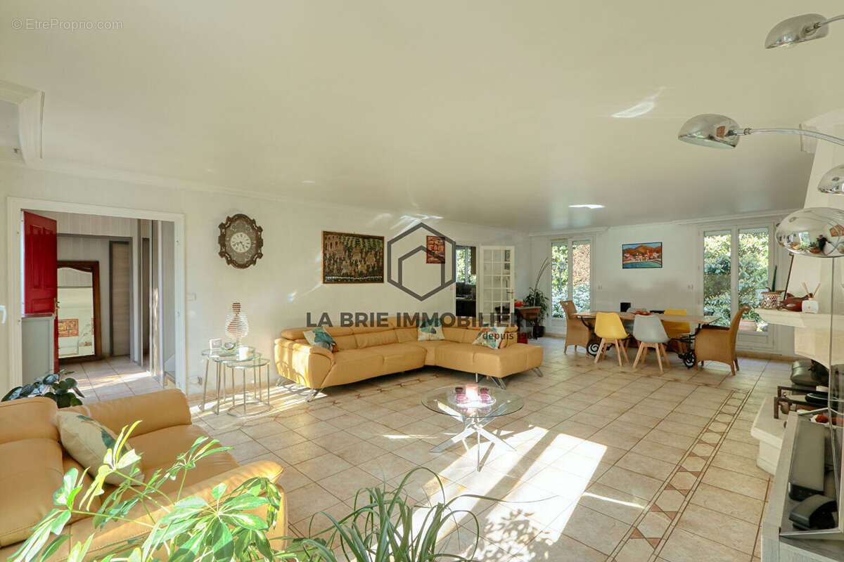 Maison à VILLECRESNES