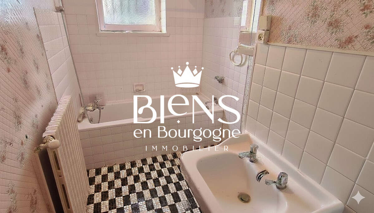 SALLE D'EAU - Appartement à BEAUNE