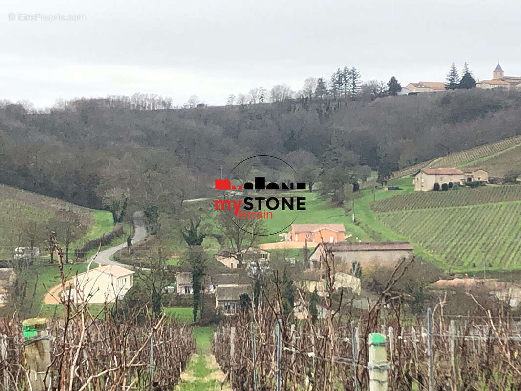 Terrain à SAINT-AMOUR-BELLEVUE