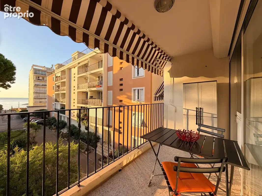 ROQUEBRUNE CAP MARTIN - Face à la mer   Charmant petit 2 pièces de 32,23 m2 avec balcon, cave et vue mer. - photo 8