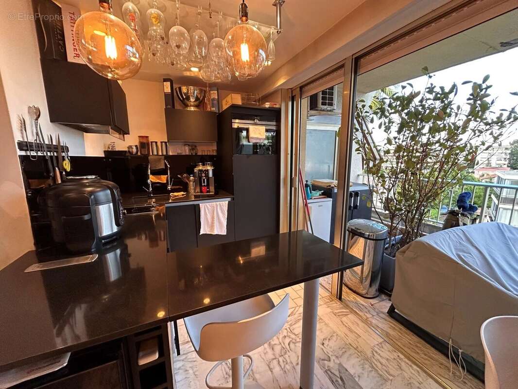 Appartement à SAINT-LAURENT-DU-VAR