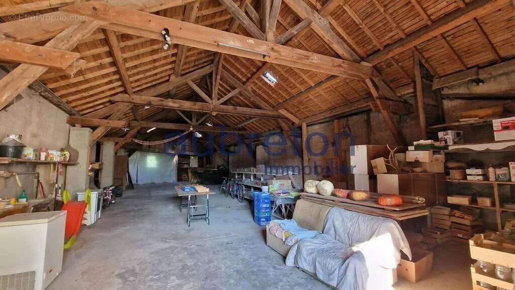 Maison à SAINT-HILAIRE-DU-ROSIER