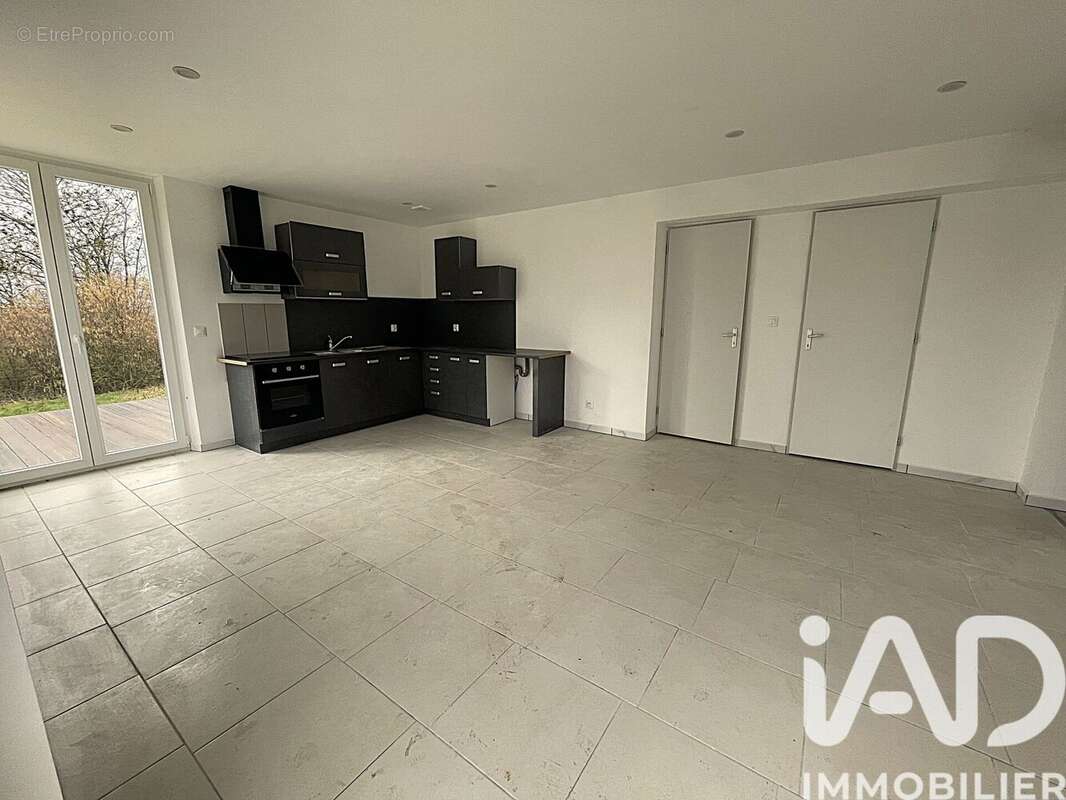 Maison 75 m² à Montigny-Le-Franc  - photo 2