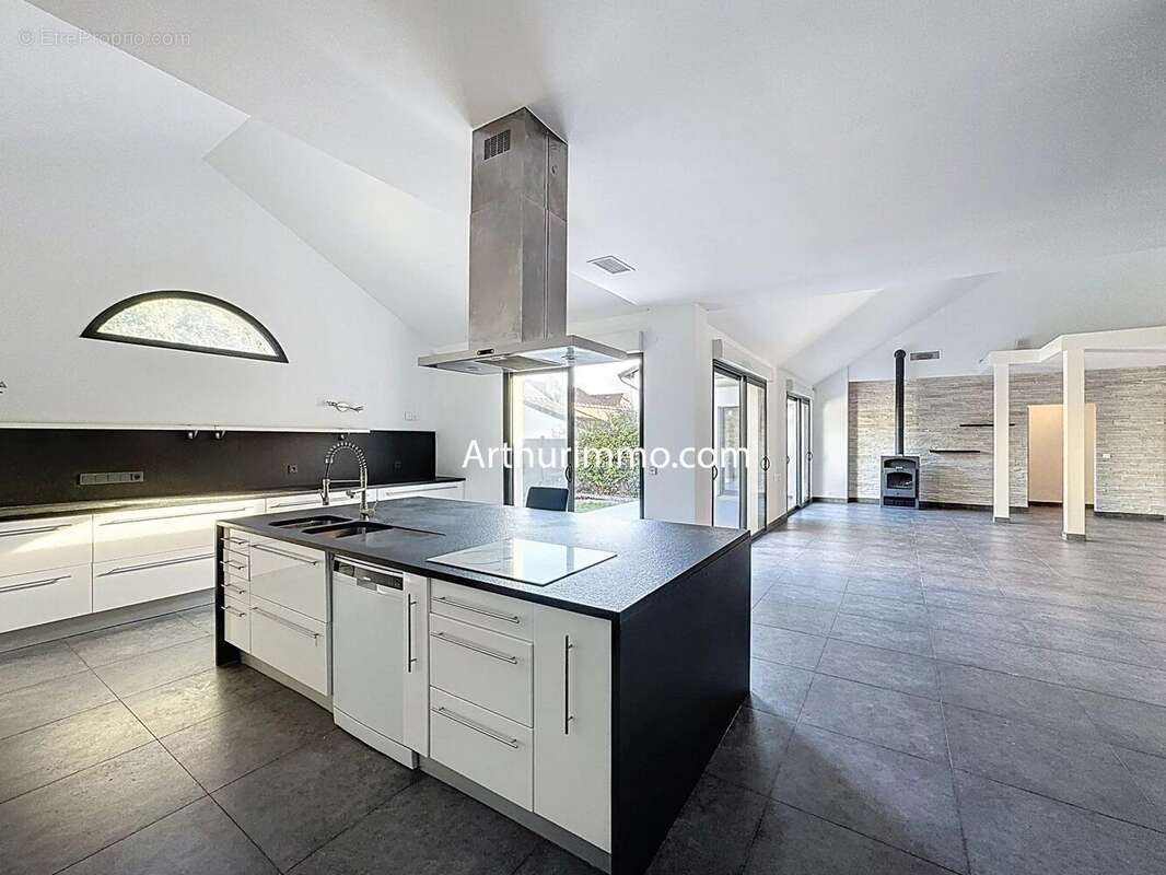 Maison à VIGNEUX-SUR-SEINE