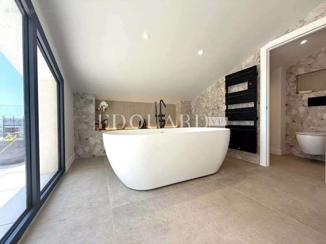 Somptueuse villa complètement rénovée avec piscine chauffée et splendide vue mer panoramique - photo 17