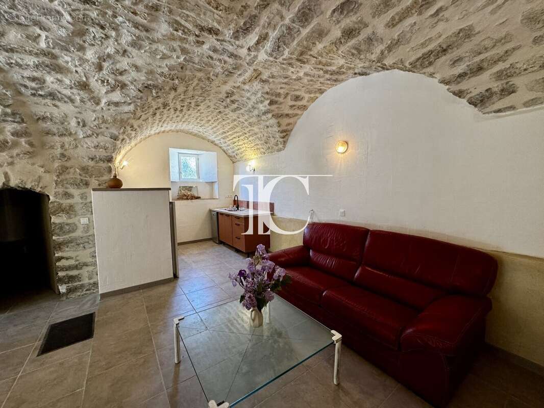 Maison à BERRIAS-ET-CASTELJAU