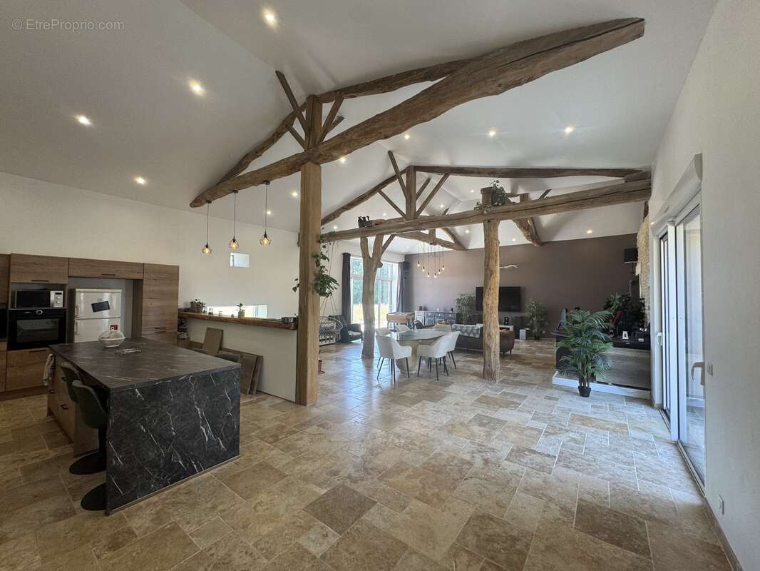 Maison 233 m² à Berneuil  - photo 202