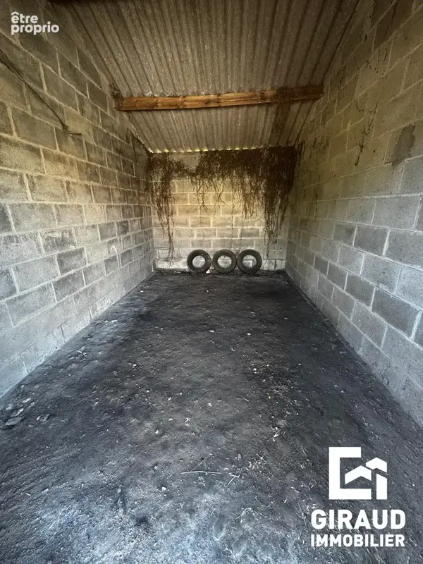 Parking à vendre à Fontenay-Le-Comte (85200) - photo 2