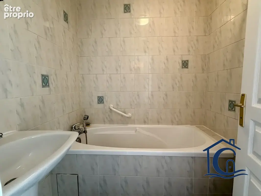 Maison 73 m² à Bourcefranc-Le-Chapus  - photo 8