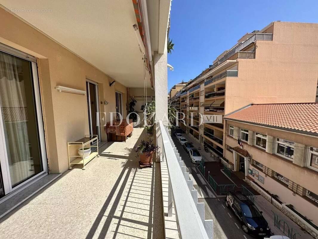 Spacieux deux pièces en excellent état avec splendide terrasse, cave et grand parking en sous-sol - photo 16