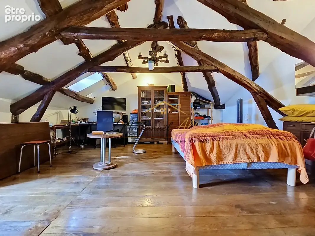 Maison avec terrasse et caves - photo 10