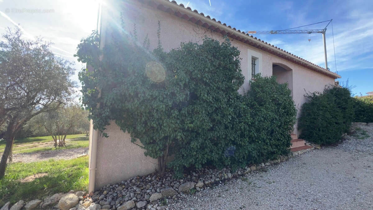 Maison à TAVERNES