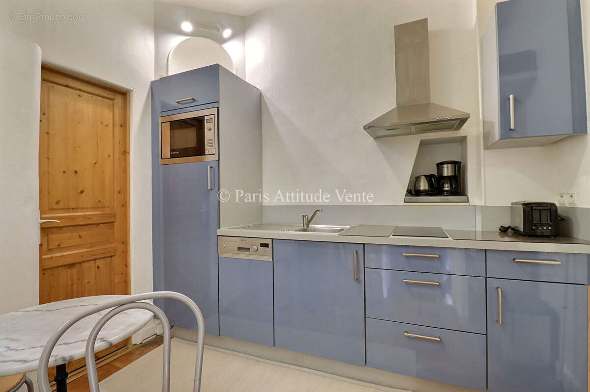 Appartement à PARIS-1E