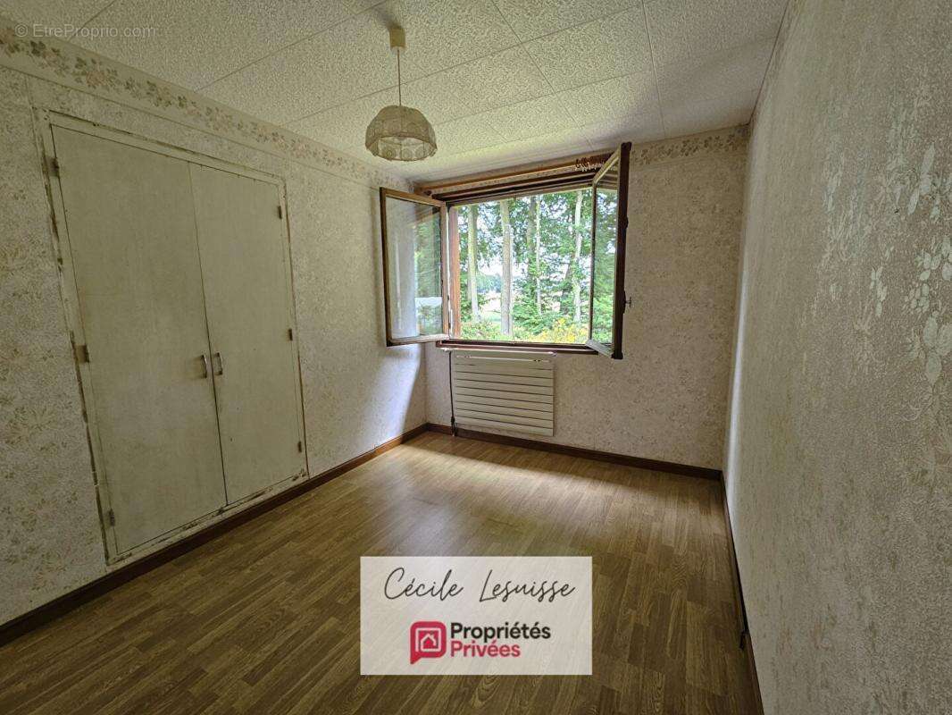 Pavillon sur sous-sol complet avec dépendances et garages - photo 7
