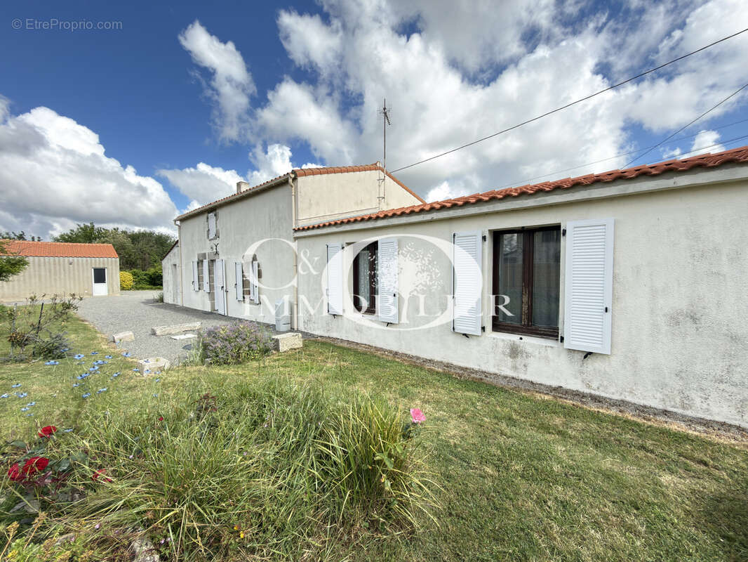 Maison à LEGE