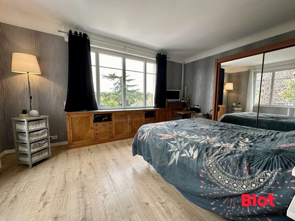 Maison à MONTFORT-SUR-MEU