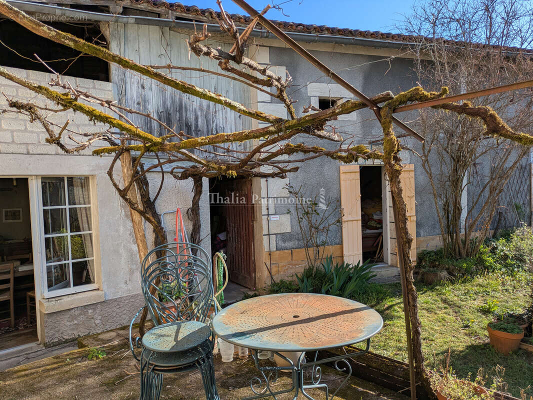 Maison à PAUSSAC-ET-SAINT-VIVIEN