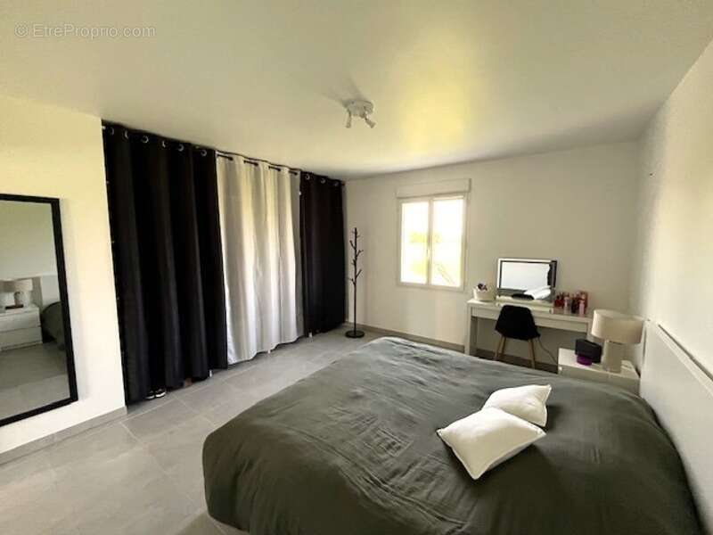 Maison à SAINT-JEAN-D'ANGELY