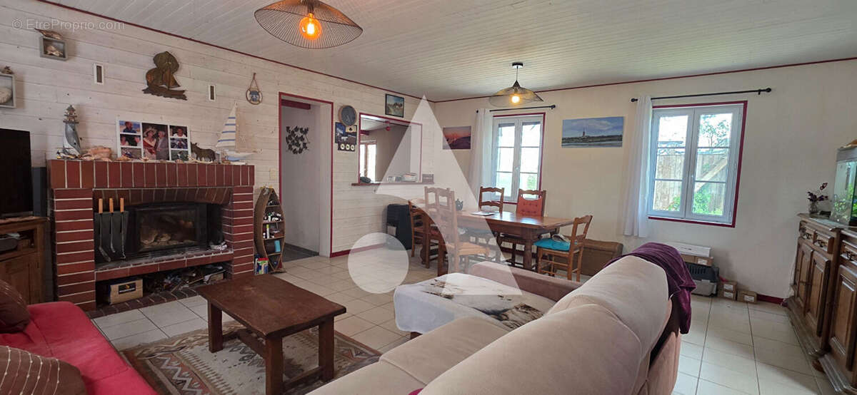 Maison à MORNAC-SUR-SEUDRE