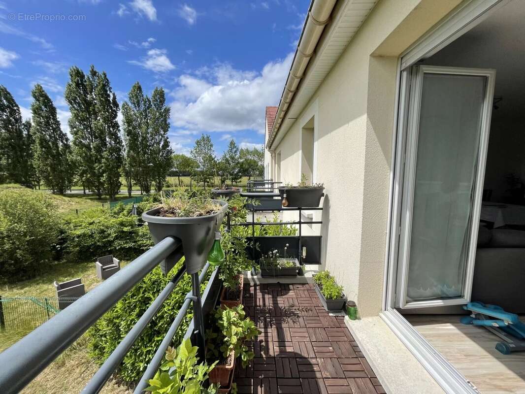 Appartement à LE MESNIL-SAINT-DENIS