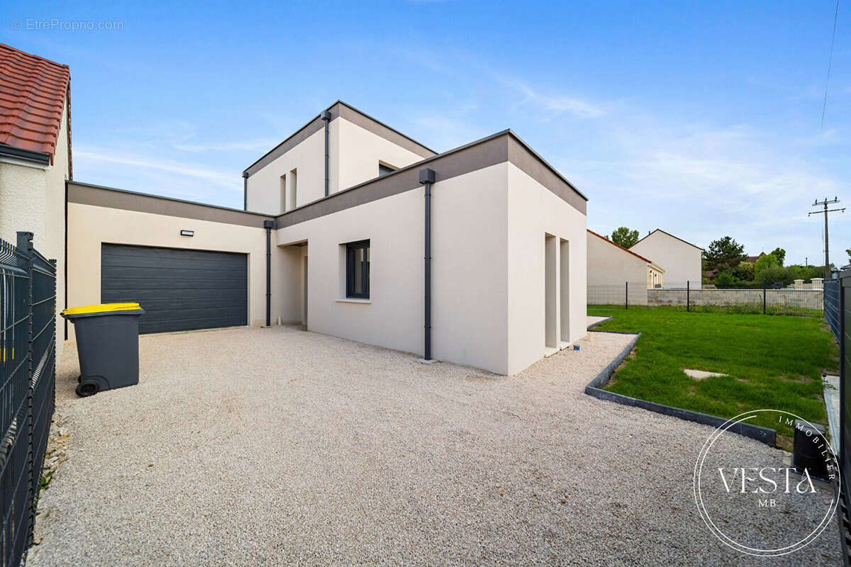 Maison à COLLONGES-LES-PREMIERES