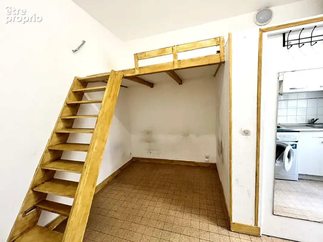 Paris 18ème - Jules Joffrin - Studio mezzanine 12.85 m2 - photo 3