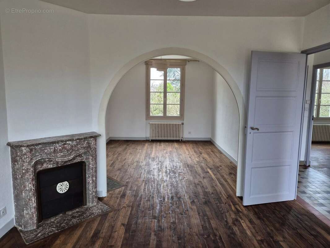 Appartement à LES PONTS-DE-CE