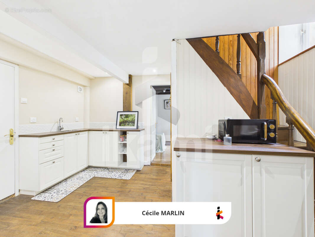 Maison de caractère avec maison indépendante, vue dominante et revenu locatif - photo 8