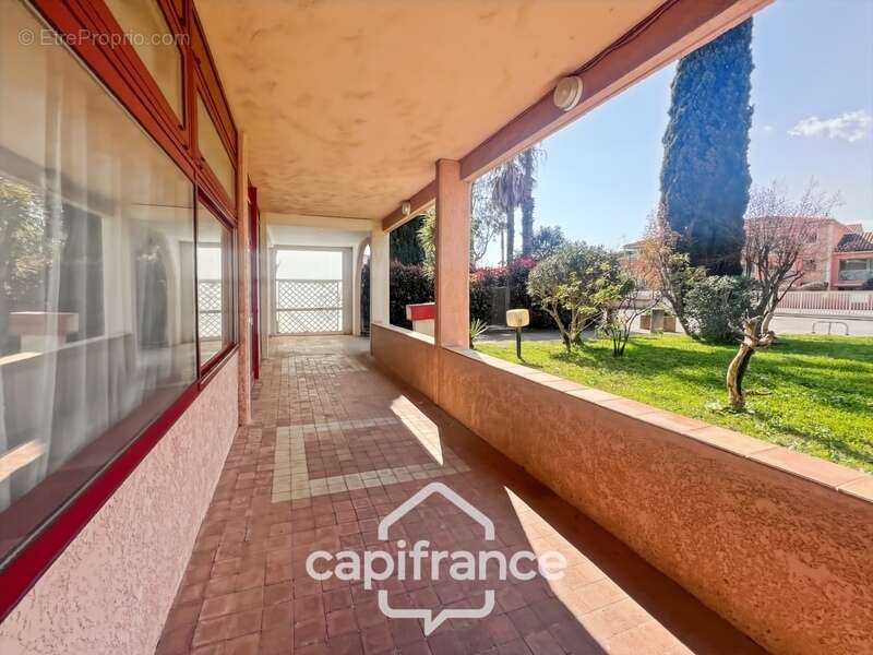 Commerce à LA LONDE-LES-MAURES