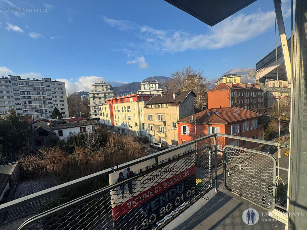 Appartement à SAINT-MARTIN-D'HERES