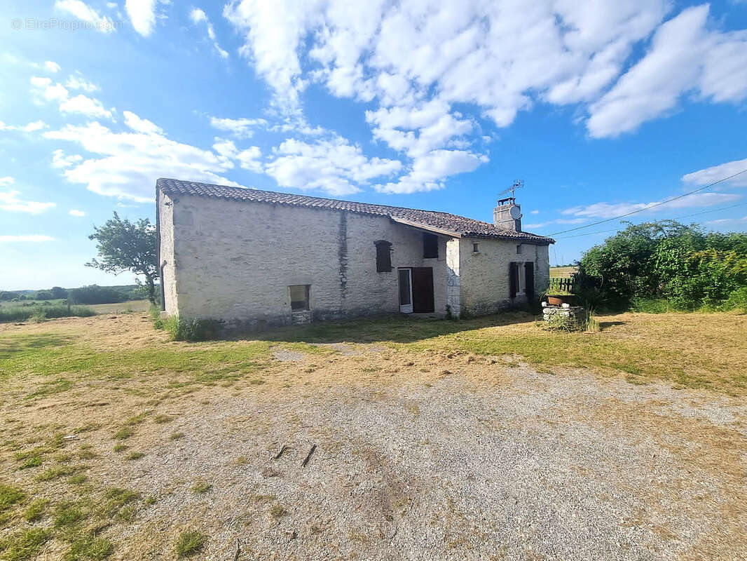 Maison à MONTAIGU-DE-QUERCY
