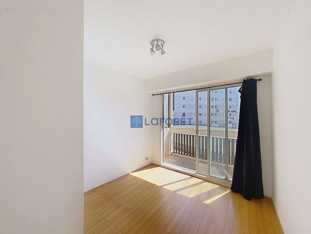 Appartement à MARSEILLE-5E