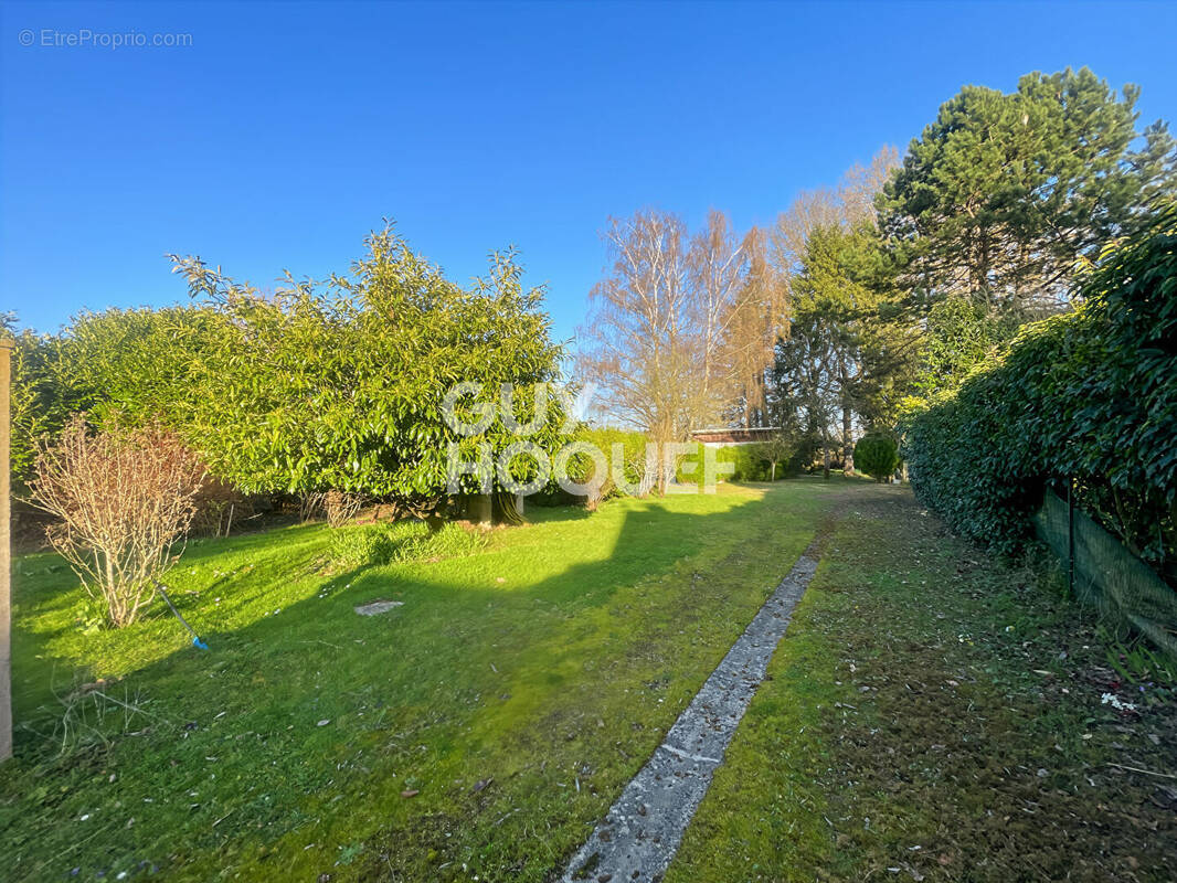 Terrain à FONTENAY-TRESIGNY