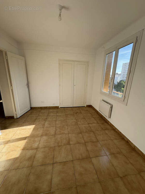 Appartement à MARSEILLE-4E