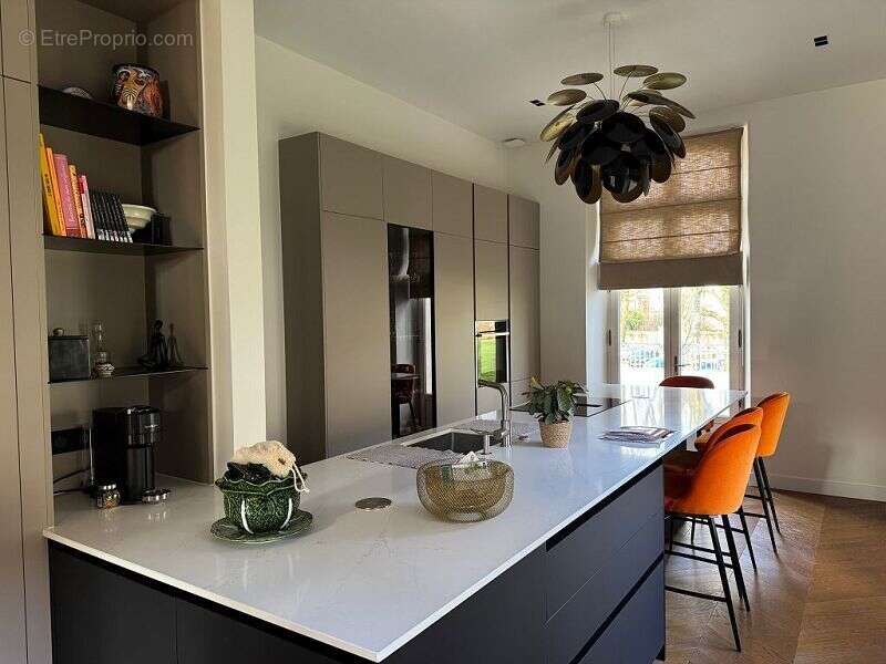 Maison 320 m² à Sens  - photo 4