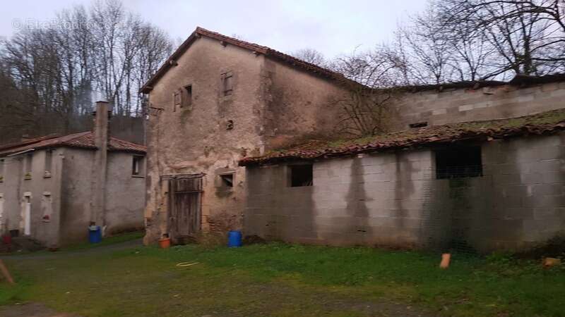 Maison à FENIOUX